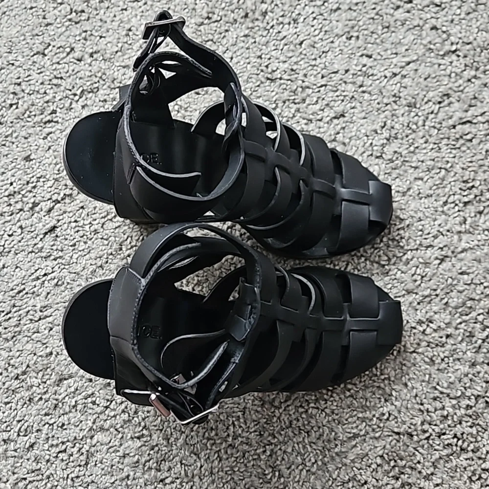 Vince Nicollete Black Caged leather block high heel Sandal size 9M